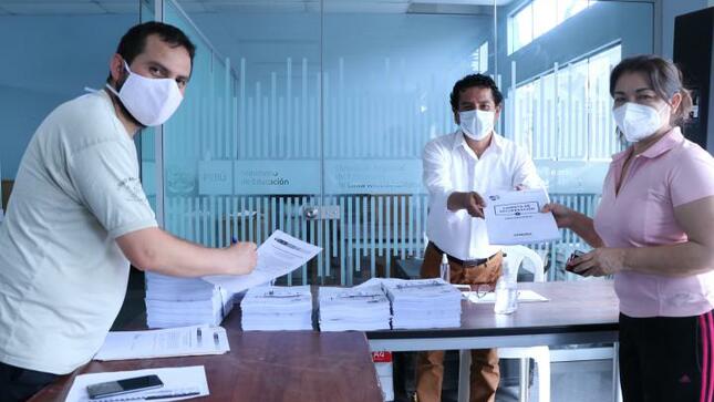 Entrega de carpetas de recuperación de autoaprendizaje para ii.ee. de vmt y pachacamac