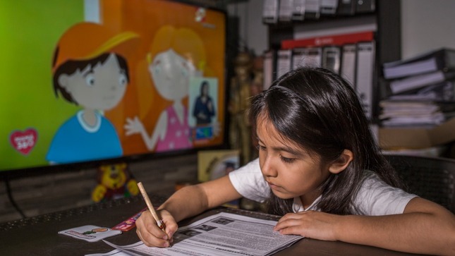 Minedu anuncia que primer mes de clases será virtual en todos los colegios del país