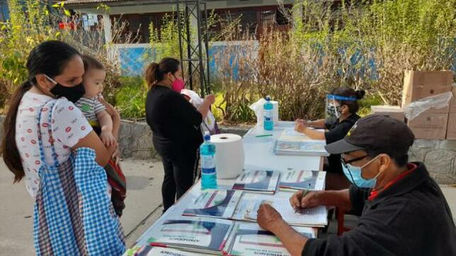 Ie 6020 micaela bastidas de vmt entrego cuadernos de trabajo