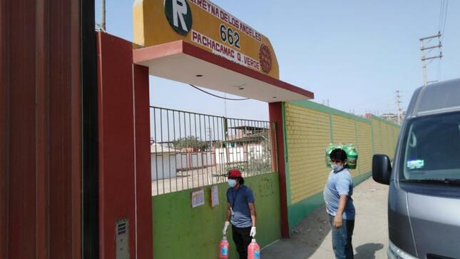 Entrega de materiales de limpieza a ii.ee. de pachacamac y punta hermosa según cronograma