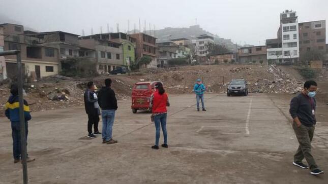 Minedu supervisa el terreno para la reubicación temporal de ie 7057 vmt