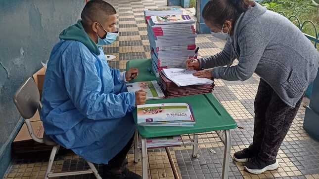 Cuadernos de trabajo entregaron en ie 7062 naciones unidas de sjm