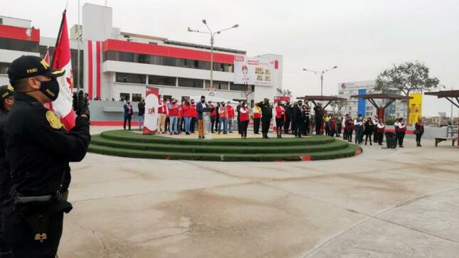 Acto protocolar por el bicentenario del perú en sjm