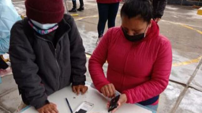 Municipalidad de lima y entel entregaron chip para estudiantes sin conectividad en sjm