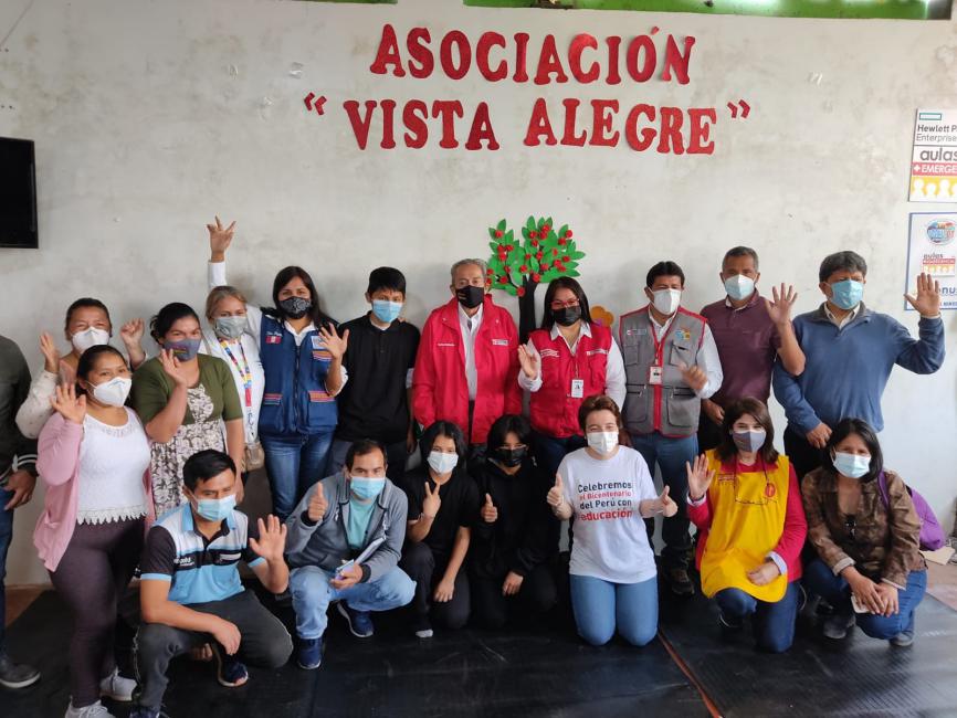 Ministro de educación visitó los puntos de encuentro vista alegre y cerro franco en vmt