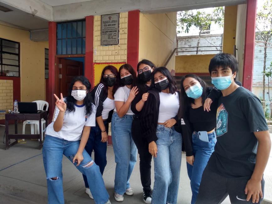 La promo de 5to secundaria retorna a semipresencialidad en ie san juan de sjm