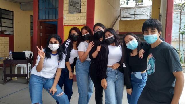 La promo de 5to secundaria retorna a semipresencialidad en ie san juan de sjm