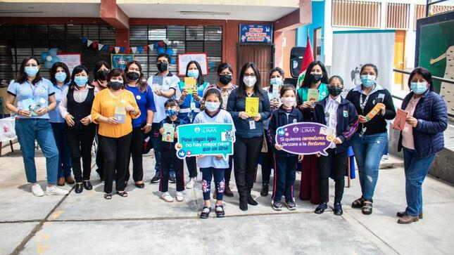 Alumnos de ie 7082 juan de espinoza medrano disfrutan de campaña libros que nos hacen libres