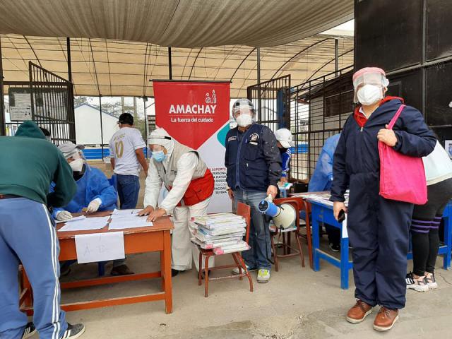 Padres de familia de ie 6068 ves recibieron sus cuadernos de trabajo