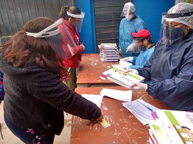 Ie 6024 jose maria arguedas de villa maría del triunfo entrego cuadernos de trabajo