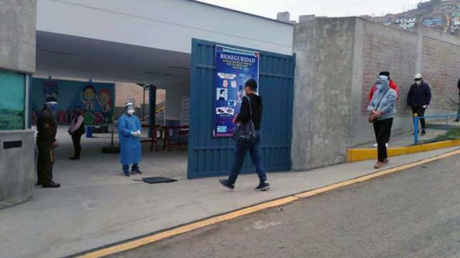 Iep santa maria de los andes de villa maría del triunfo entrego cuadernos de trabajo