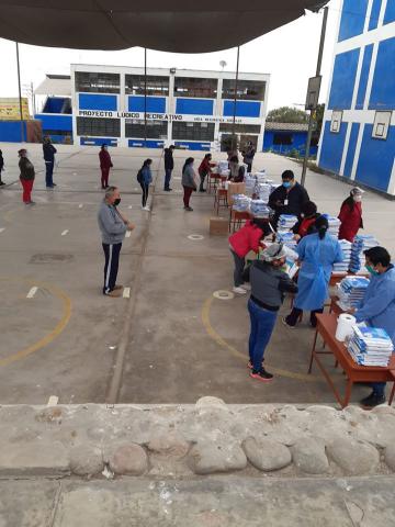 Entregaron cuadernos de trabajo en ie 7079 ramiro priale en sjm