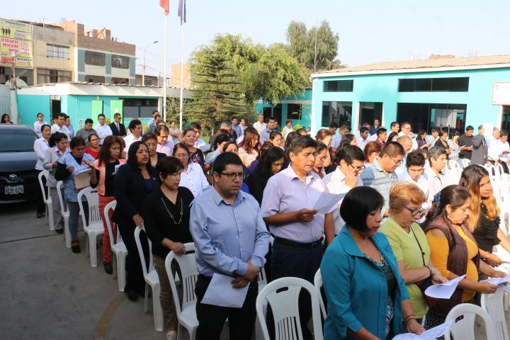 Feliz dia del trabajo les desea la ugel 01