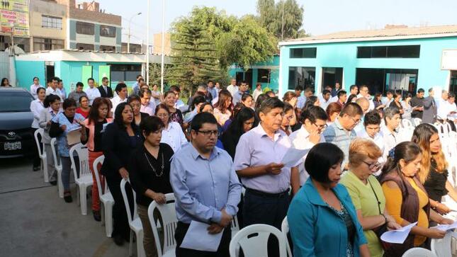 Feliz dia del trabajo les desea la ugel 01