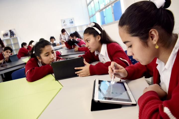 Más de 180 mil estudiantes de lima metropolitana se beneficiarán con plataforma digital khan academy
