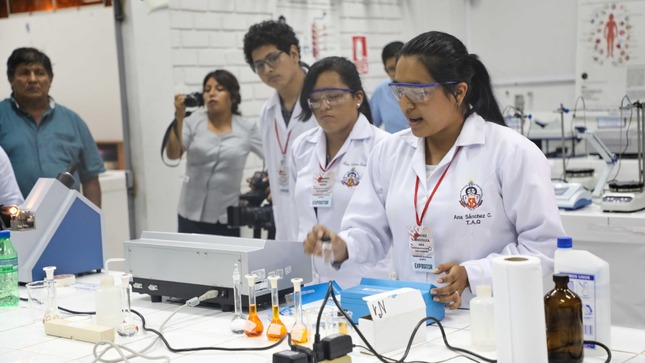 Destinan 17 millones en 31 institutos superiores tecnológicos públicos