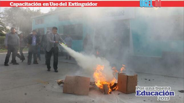 Comité de gestión de riesgo de la ugel se capacitaron en uso de extinguidor