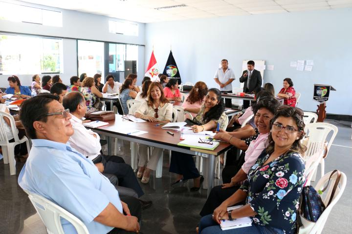 Trabajando instrumentos de gestión con los coordinadores de redes educativas