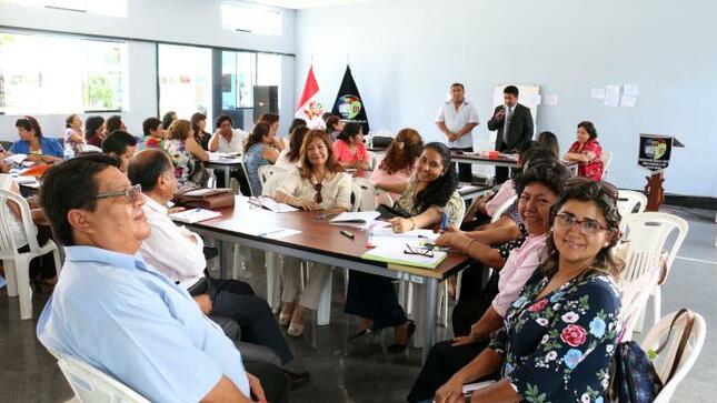 Trabajando instrumentos de gestión con los coordinadores de redes educativas