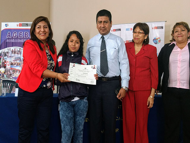 Estudiantes de ebr y ceba se certifican