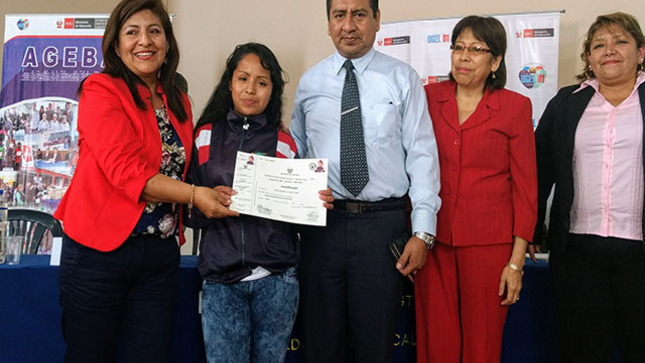 Estudiantes de ebr y ceba se certifican