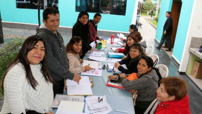 Promotores de tutoría trabajando campañas contra la violencia