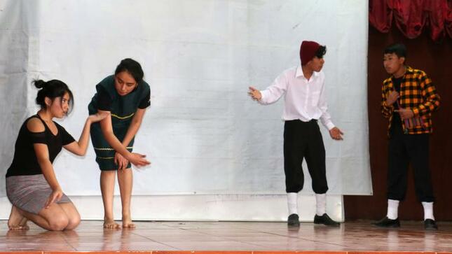 Inauguran juegos florales con teatro - etapa ugel