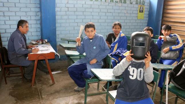 Formación técnica brinda oportunidades a escolares de ie san juan
