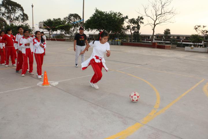 Haciendo deporte con alegría en el fe y alegría 17 ves
