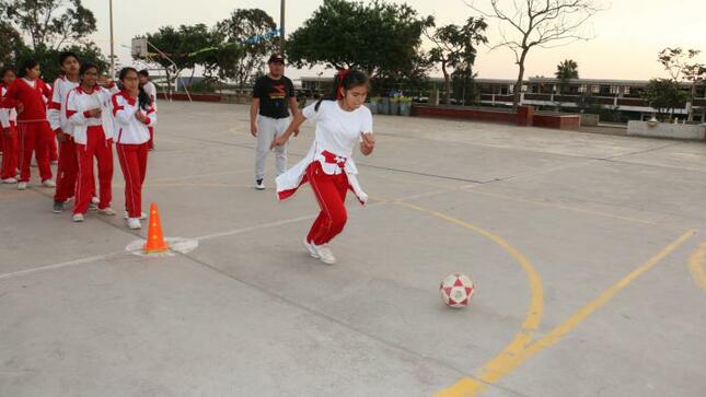 Haciendo deporte con alegría en el fe y alegría 17 ves