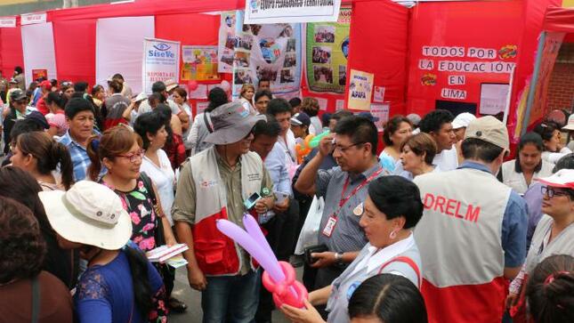 Feria informativa escolar en san juan de miraflores