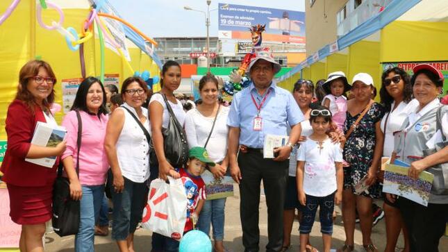 Feria informativa escolar con pasacalle en lurin