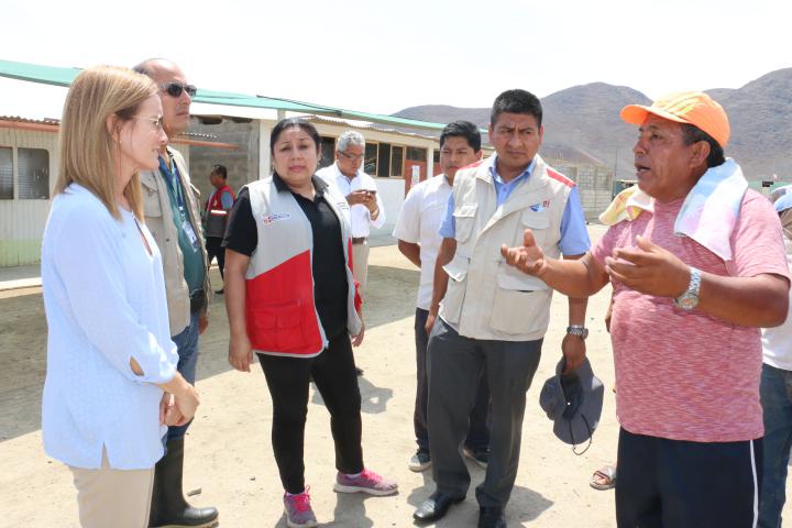 Ministra de educación llego a colegio santa rosa