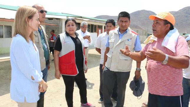 Ministra de educación llego a colegio santa rosa
