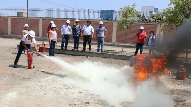 Capacitación de uso de extinguidores ante incendio en almacen