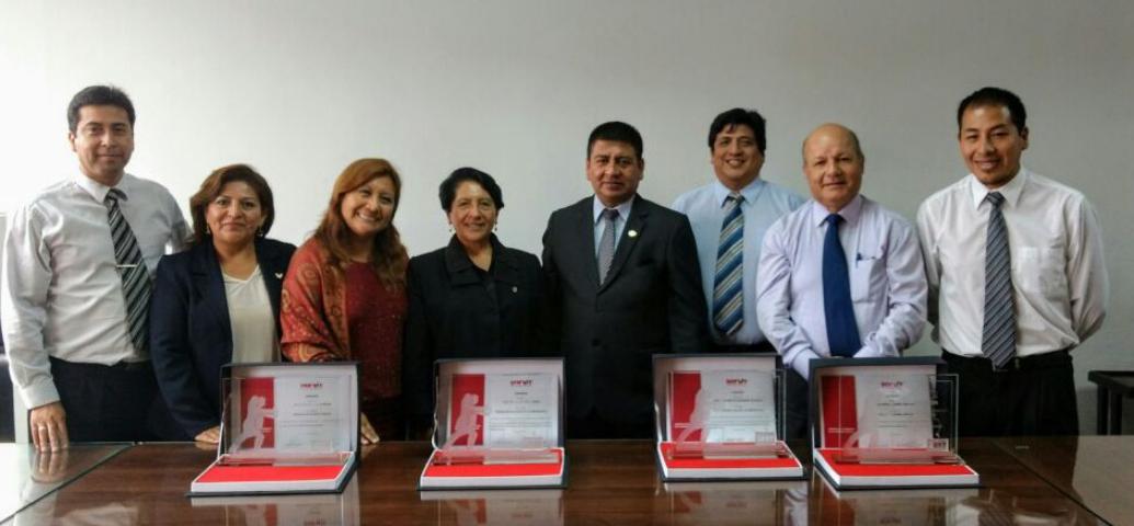 Gerentes públicos de la ugel 01 fueron premiados por servir
