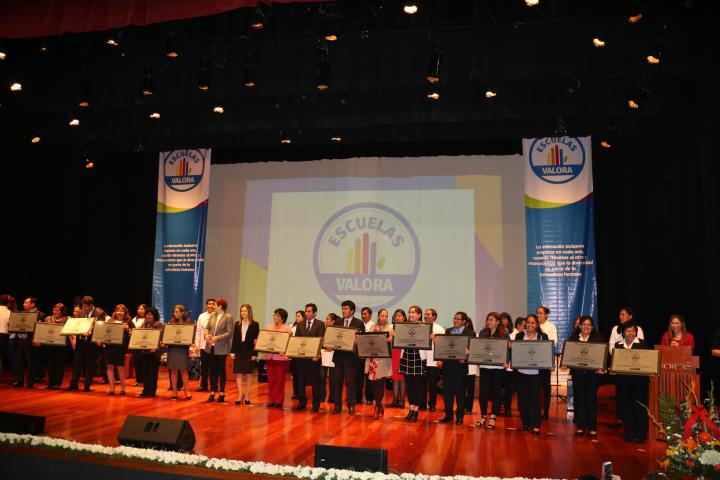Inicial de ugel uno reciben premio escuelas valora