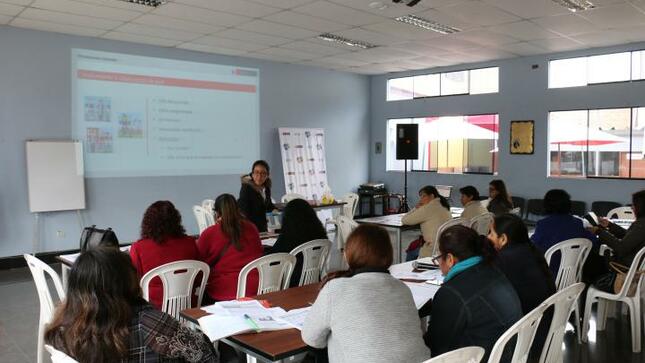 Docentes de nivel inicial participan de talleres antes de rendir evaluación de desempeño