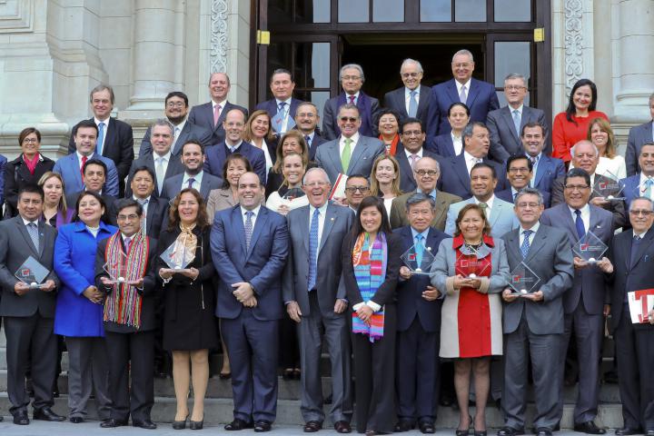 Presidente kuczynsky reconoció a la ugel 01