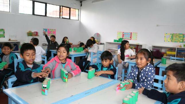 Escolares se reencontraron con sus docentes con alegría