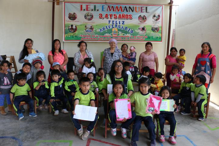 Iei emmanuel va creciendo con su gente del aa.hh. 1º de diciembre