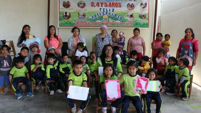 Iei emmanuel va creciendo con su gente del aa.hh. 1º de diciembre