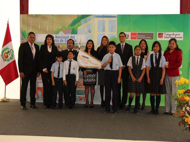 Ministerio de energia y minas premio a escolares de ugel uno