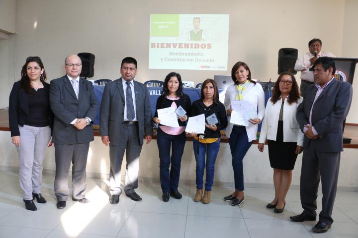 Docentes ganadores del proceso de nombramiento 2017 recibieron su rd