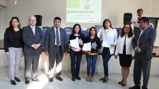 Docentes ganadores del proceso de nombramiento 2017 recibieron su rd