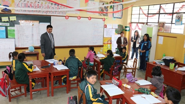 Verificando asistencia escolar en ie 7210 santa ursula
