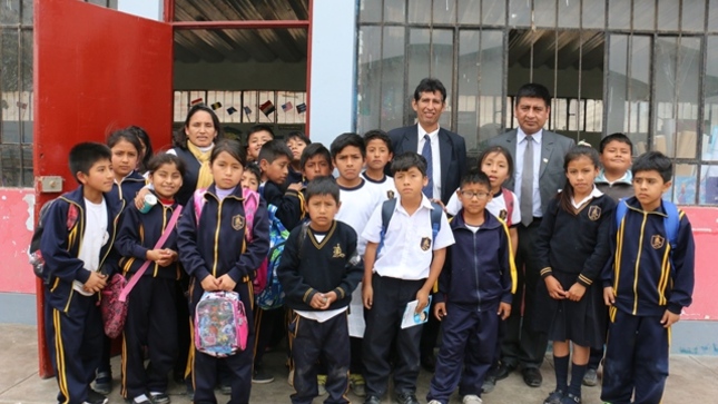 Verificando asistencia docentes en ie 6021 papa león xiii