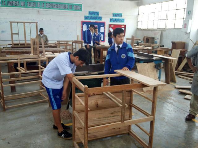 Ie 7035 leoncio prado fortalece talleres técnicos en sjm
