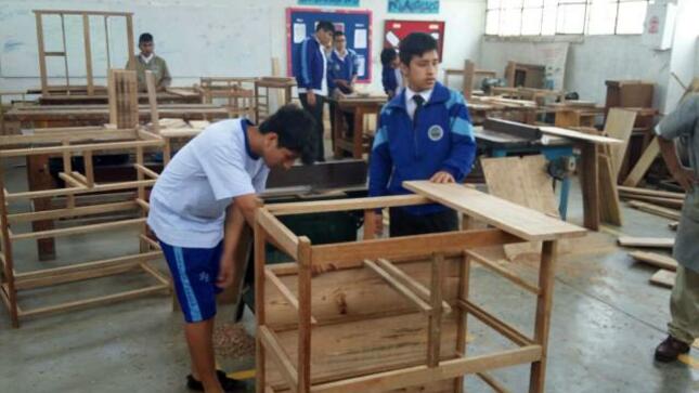 Ie 7035 leoncio prado fortalece talleres técnicos en sjm