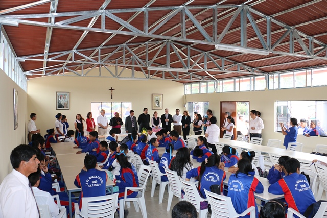 Obispo de lurin inaugura comedor escolar en ie 6020